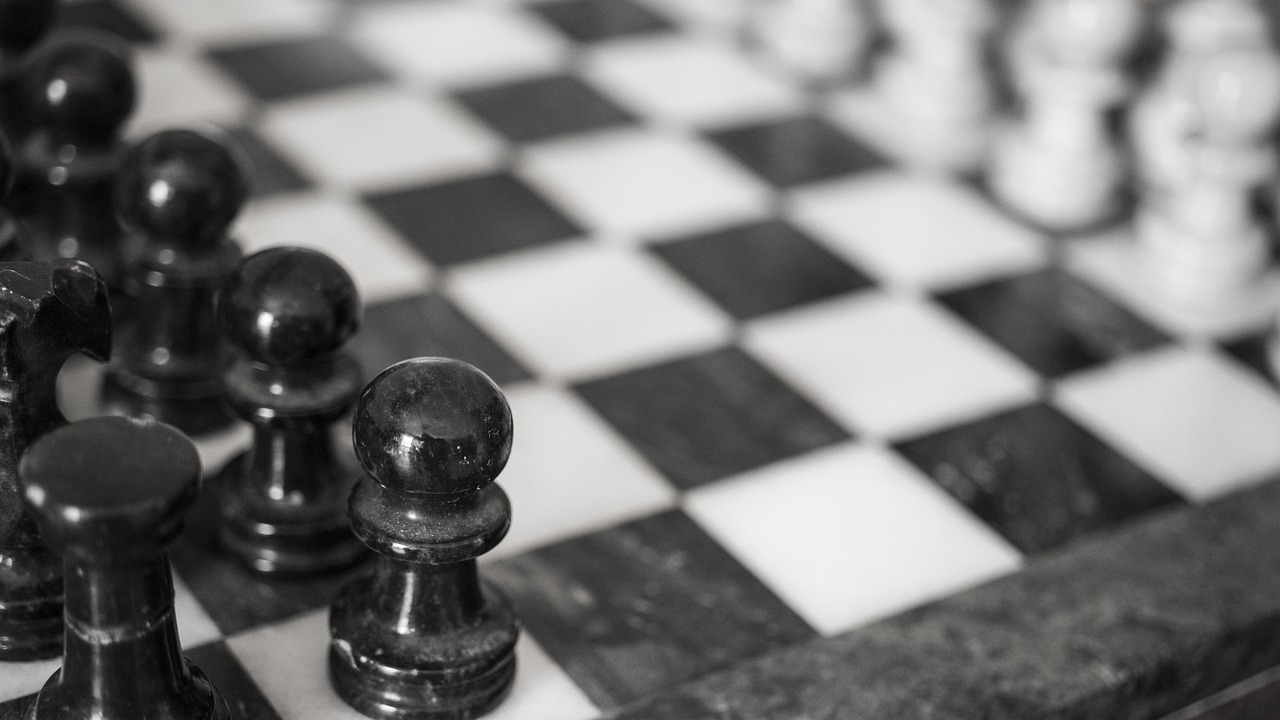 如何在网络游戏中维护公平与竞争的原则